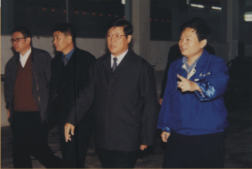 時(shí)任武漢市市長王守海來公司指導(dǎo)工作